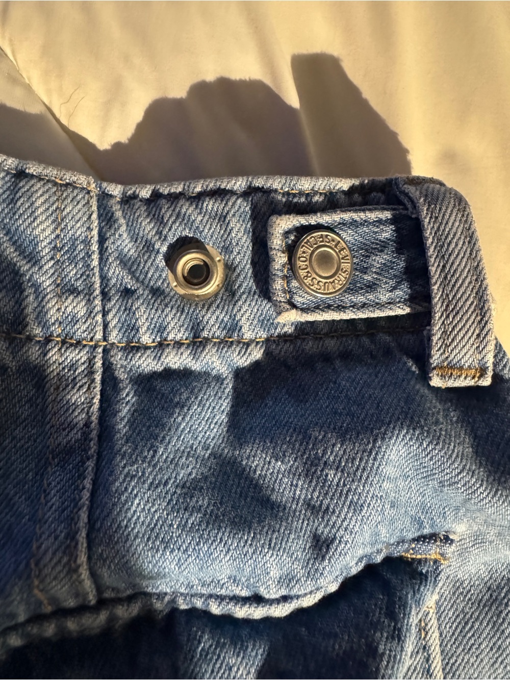 Levi's Medium Blue High-Rise Cinch Denim Shorts with Front Patch Pockets - Picture 5 of 12